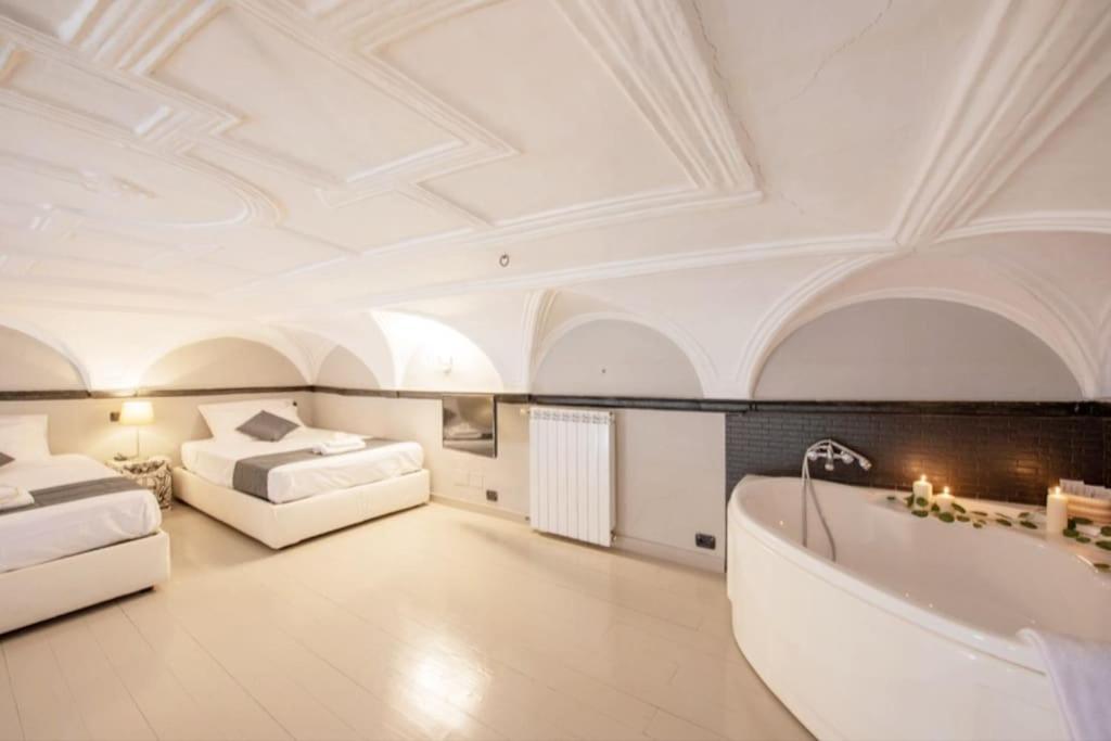 Apartment Elegant Two-level With In-room Tub
