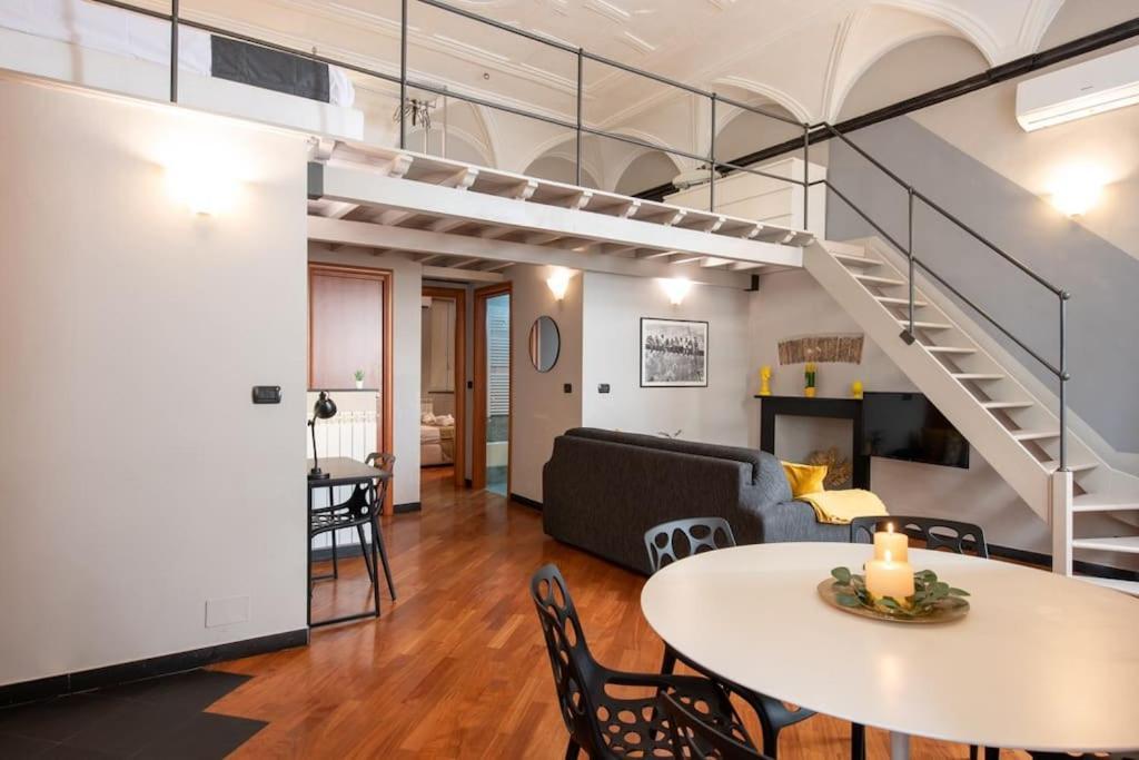 Apartment Elegant Two-level With In-room Tub Genoa
