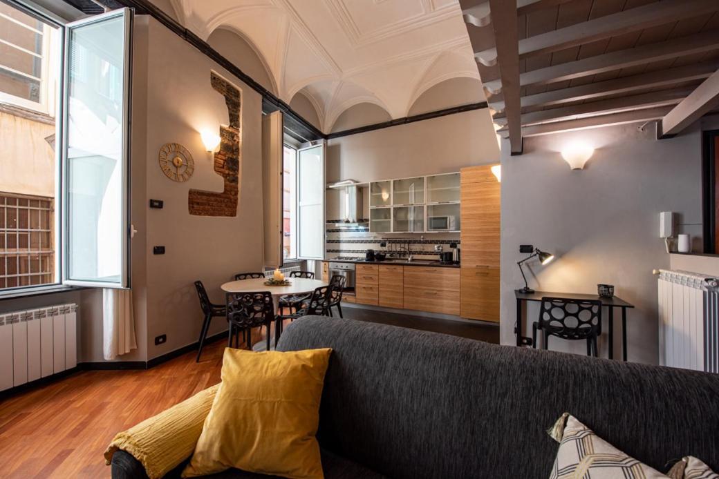 Elegant Two-level With In-room Tub Apartment Genoa